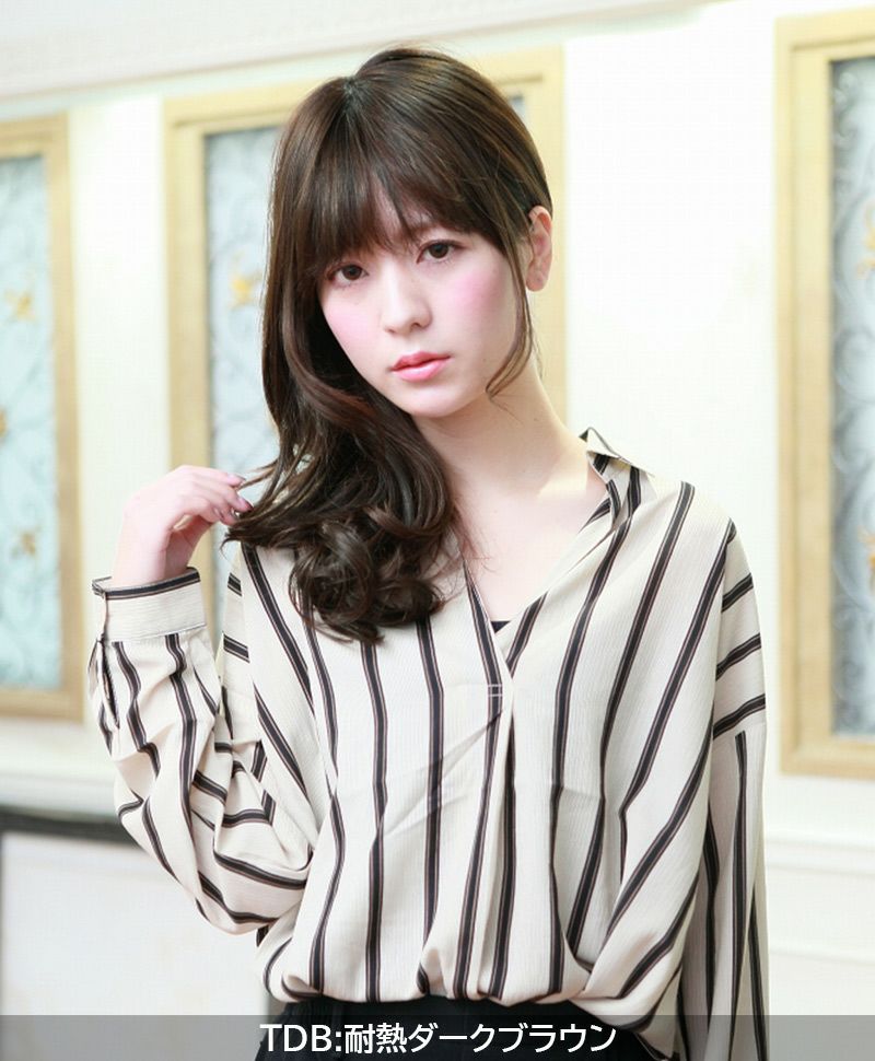 めちゃ楽ボリュームエクステ【リラックスカール】VX-24 モデル着用画像11