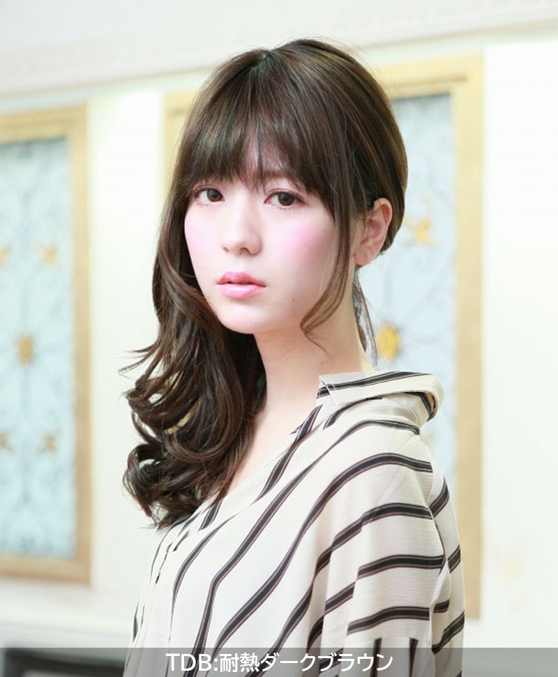 めちゃ楽ボリュームエクステ【リラックスカール】VX-24 モデル着用画像12