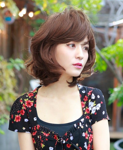 オールウィッグ【クラシカルボブ】 品番A-664耐熱 着用イメージ7 カラーTDM：耐熱デイリーマロン