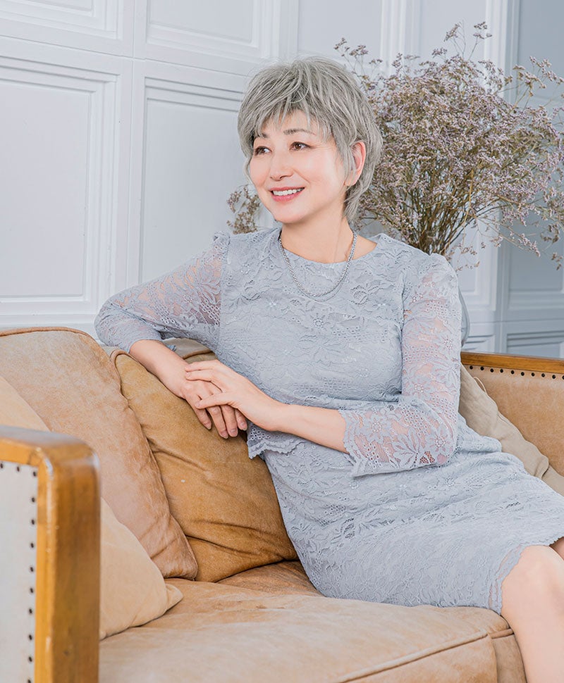 耐熱白髪かくしウィッグ(つむじタイプ) 品番【ST-004】 気になる部分をピンポイントでカバーできる部分かつら モデル着用イメージ カラーTLGH:耐熱ライトグレイヘア