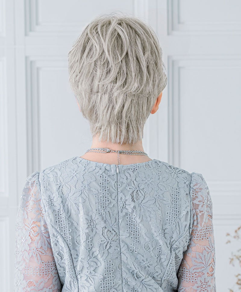 耐熱白髪かくしウィッグ(つむじタイプ) 品番【ST-004】 気になる部分をピンポイントでカバーできる部分かつら モデル着用イメージ カラーTLGH:耐熱ライトグレイヘア