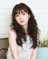 オールウィッグ【フラッフィーウェーブロング】A-701 着用イメージ8 カラー TCK：耐熱ショコラブラック