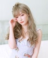 オールウィッグ【シアーウェーブロング】 品番A-702耐熱 着用イメージ7 カラー THB：耐熱ハニーブロンズ