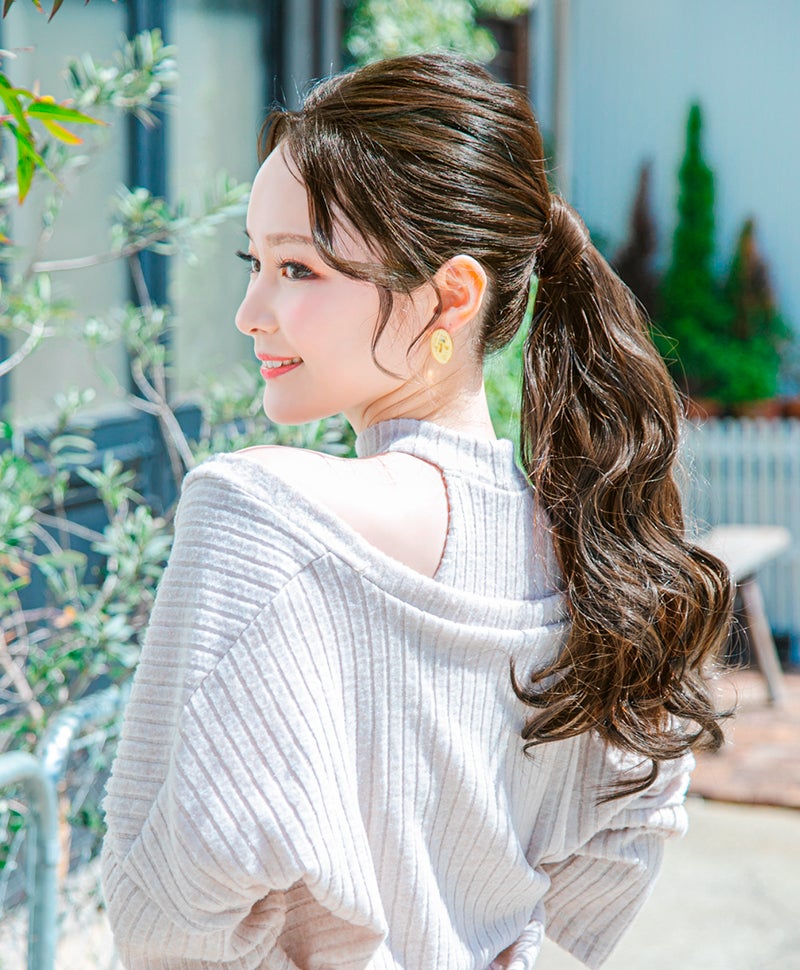  【リニューアル発売】テールウィッグ【MIXカールポニー】TL-05　モデル着用