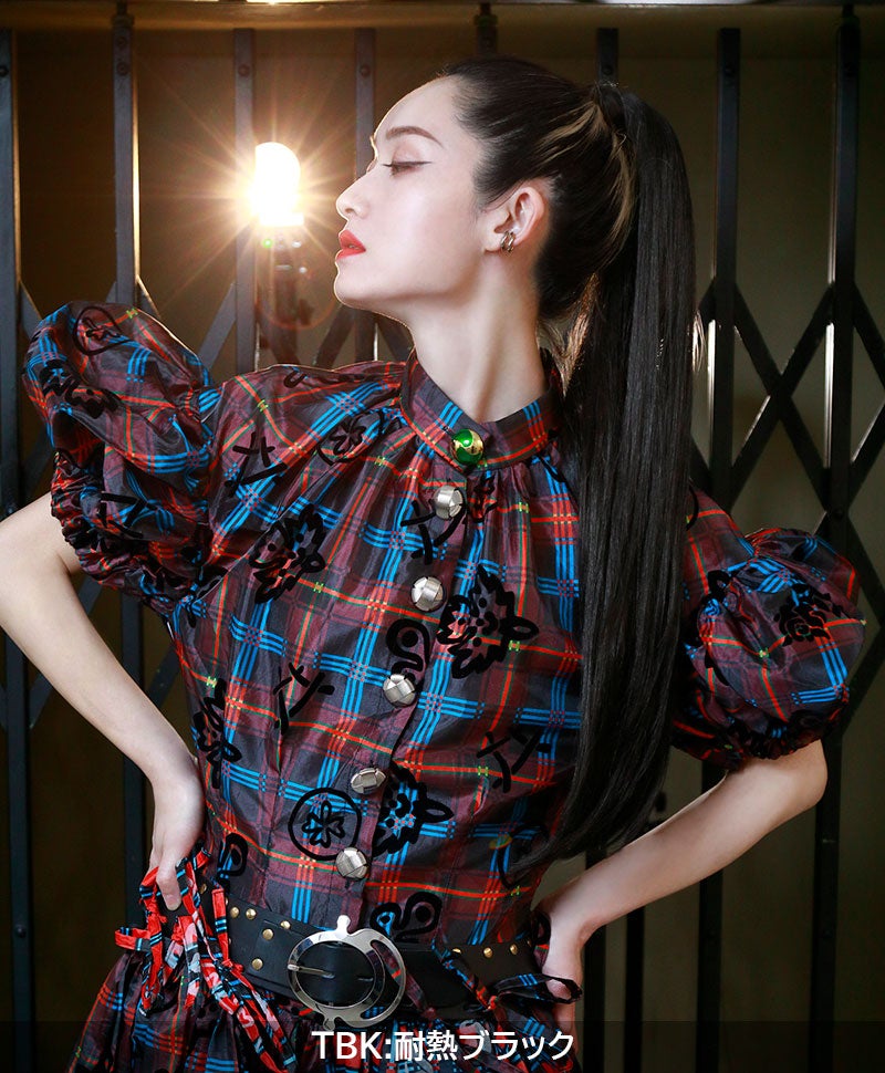  テールウィッグ【ハイパーストレートロングポニー】TL-06　TBK:耐熱ブラック　モデル着用画像