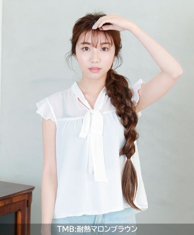  テールウィッグ【ハイパーストレートロングポニー】TL-06　TMB:耐熱マロンブラウン　モデル着用画像