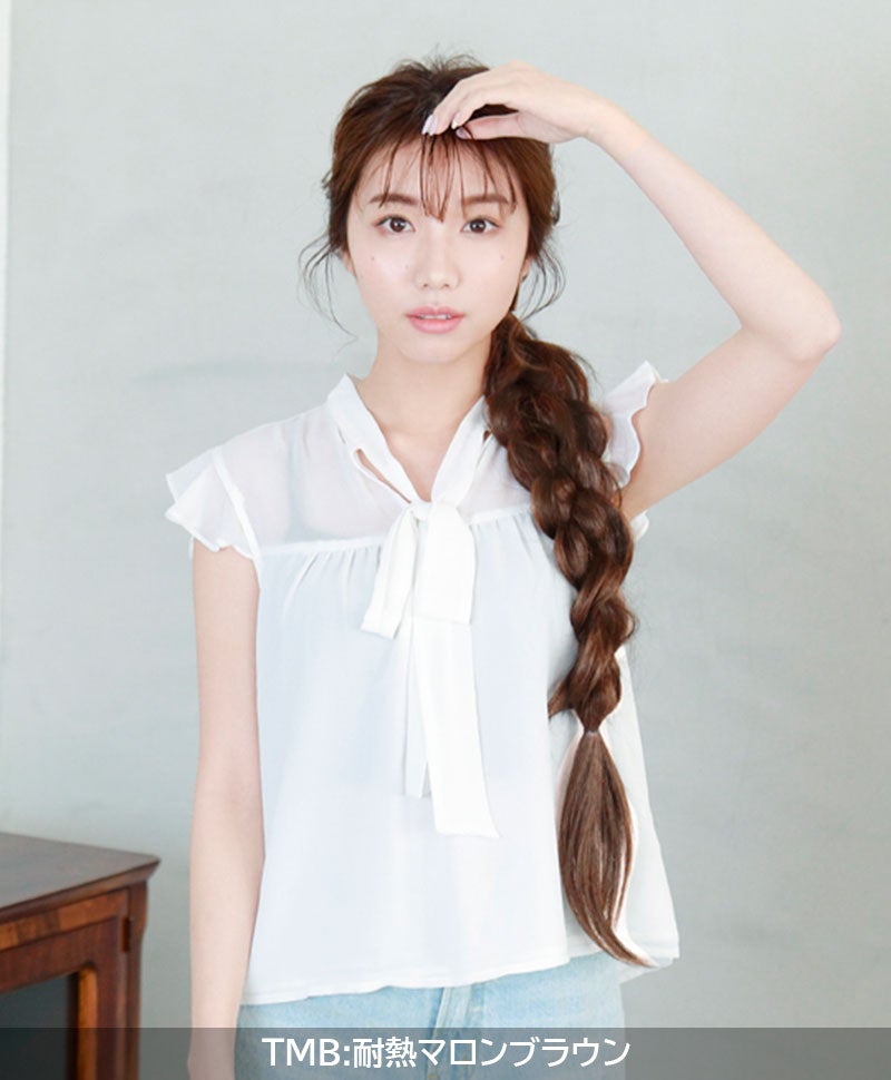  テールウィッグ【ハイパーストレートロングポニー】TL-06　TMB:耐熱マロンブラウン　モデル着用画像