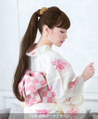  テールウィッグ【ハイパーストレートロングポニー】TL-06　TDB:耐熱ダークブラウン　モデル着用画像