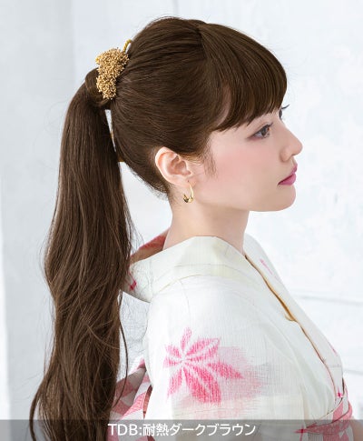  テールウィッグ【ハイパーストレートロングポニー】TL-06　TDB:耐熱ダークブラウン　モデル着用画像