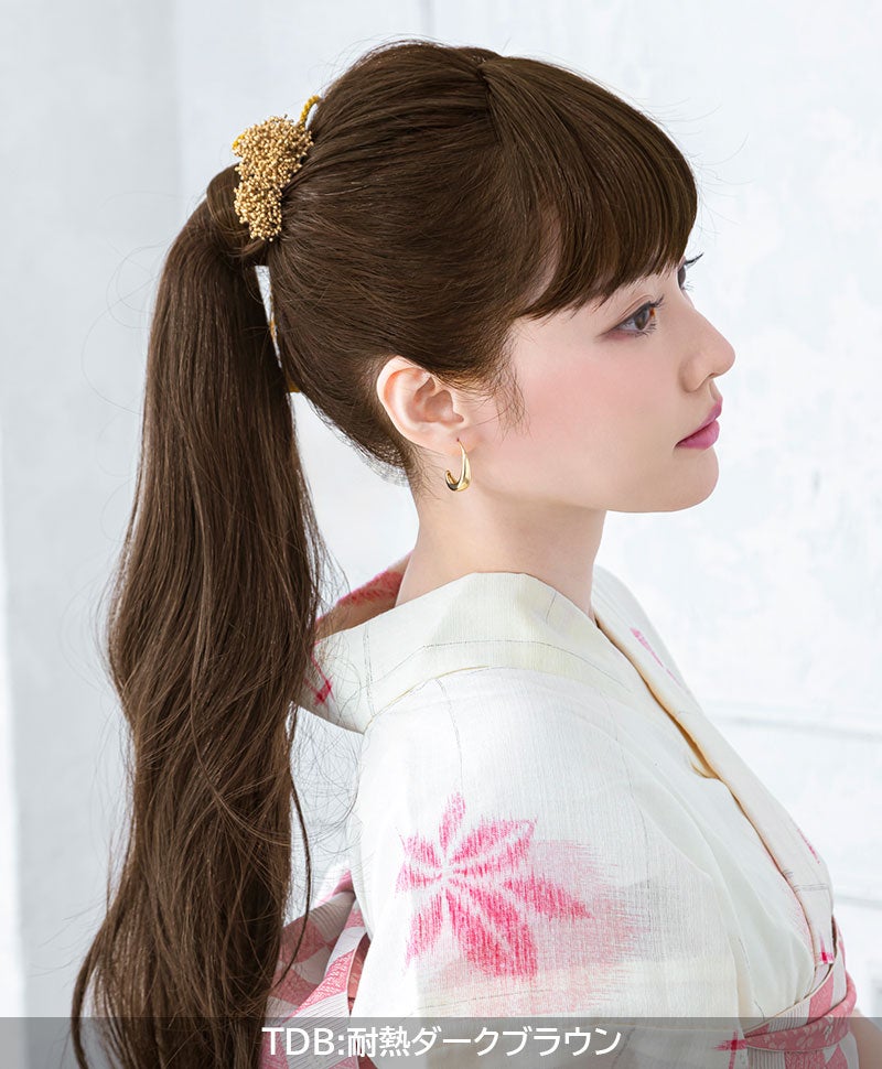  テールウィッグ【ハイパーストレートロングポニー】TL-06　TDB:耐熱ダークブラウン　モデル着用画像