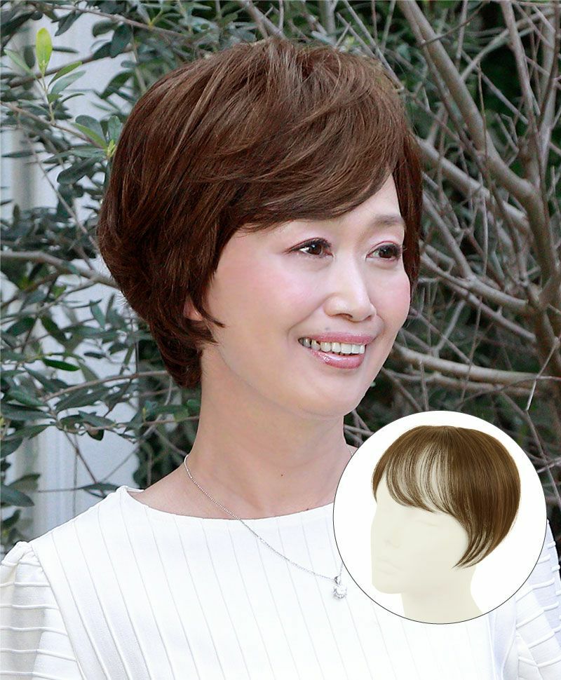 プレミアム白髪隠しウィッグ(ナチュラルショートタイプ) 【ST-009】 着用イメージ1 カラー 3A：ダークブラウン 広範囲をカバーできる ナチュラルなぱっつん前髪タイプ