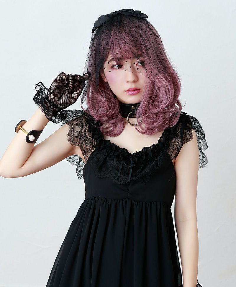  グラデーションカラーウィッグ【フリルカールミディ】 品番CTA-693 着用イメージ4 カラー CTDP：耐熱ダークプラム