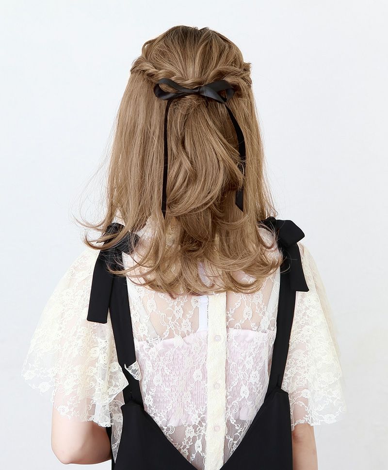  グラデーションカラーウィッグ【フリルカールミディ】 品番CTA-693 着用イメージ7 カラー CTSBR：耐熱ショコラブラウン　後姿