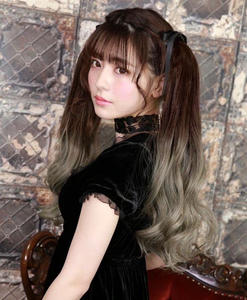 グラデーションテールウィッグ【グラデカールポニー】CTL-10-BR耐熱ブラウン　モデル着用BR-CTOG