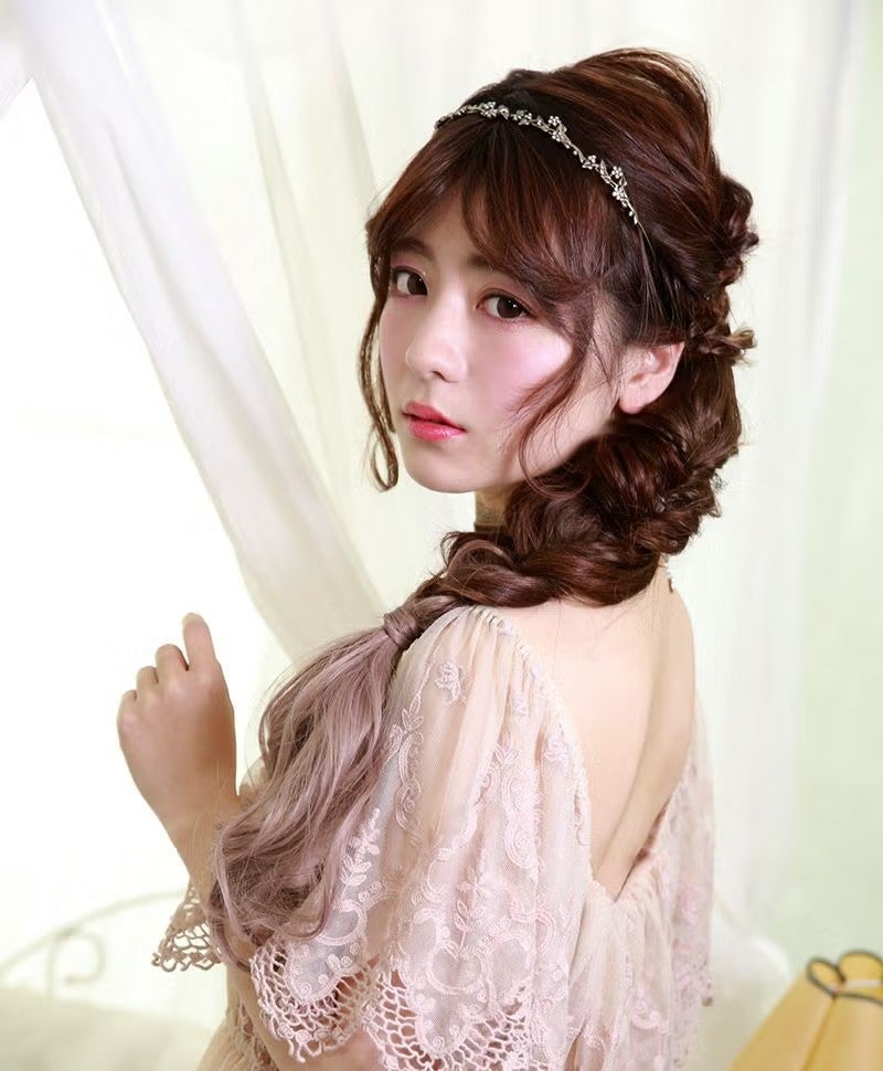 グラデーションテールウィッグ【グラデカールポニー】CTL-10-BR耐熱ブラウン　モデル着用BR-CTGL