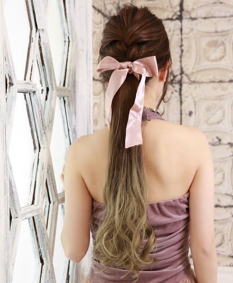 グラデーションテールウィッグ【グラデカールポニー】CTL-10-BR耐熱ブラウン　モデル着用BR-CTDG