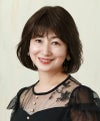  PRISILA BEAUTE総手植えオールウィッグ(人毛ミックス)【エアリーラウンドボブ】 品番BA-102耐熱  着用イメージ12 カラーZNC：人毛ミックスナチュラルカラー