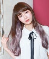 めちゃ楽カラーエクステ【ヴァージンストレート】 品番TX-25-耐熱 毛先ワンカールのニュアンスストレート 着用イメージ2 カラーTGP：耐熱グレイッシュパープル
