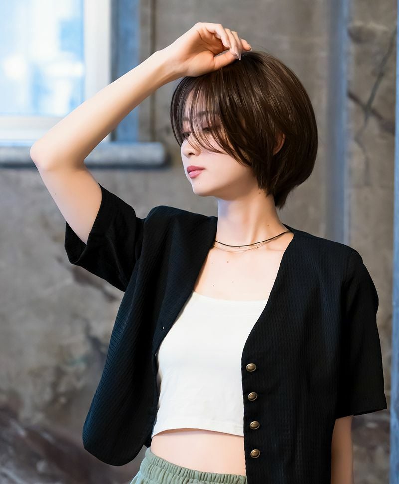 【公式サイト限定】PRISILA Limi手植えオールウィッグ(人毛ミックス)【ルナショート】品番：LA-001　着用イメージ9 カラー ZNB:人毛ミックスナチュラルブラウン