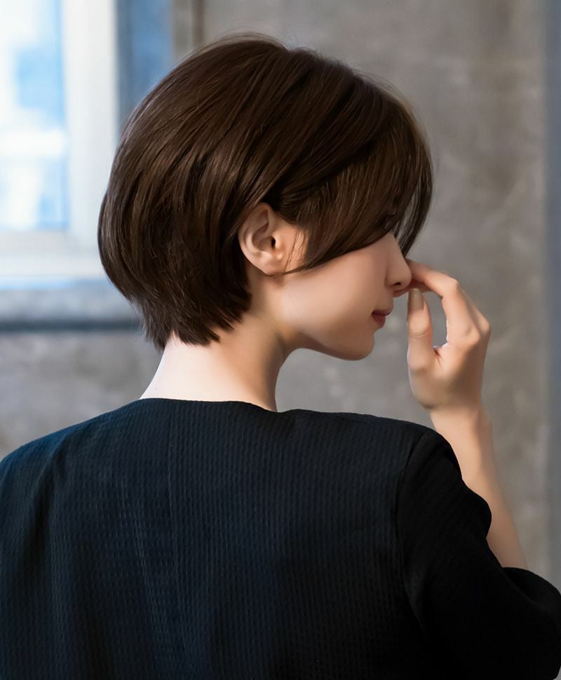 【公式サイト限定】PRISILA Limi手植えオールウィッグ(人毛ミックス)【ルナショート】品番：LA-001　着用イメージ10 カラー ZNB:人毛ミックスナチュラルブラウン