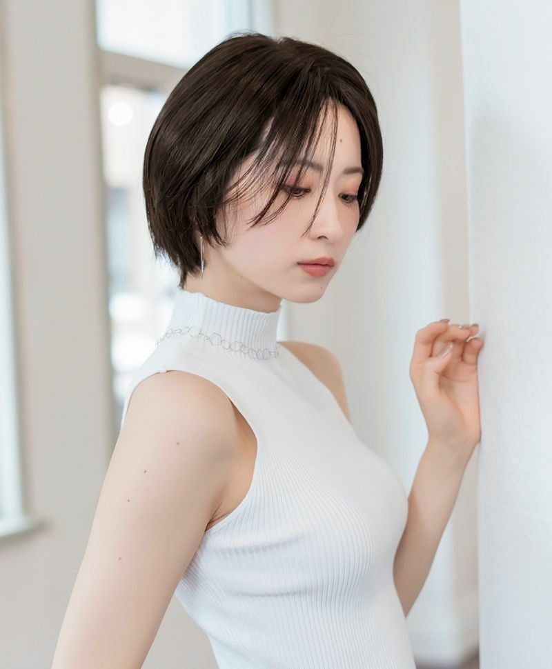 【公式サイト限定】PRISILA Limi手植えオールウィッグ(人毛ミックス)【ルナショート】品番：LA-001　着用イメージ12 カラー ZNC:人毛ミックスナチュラルカラー