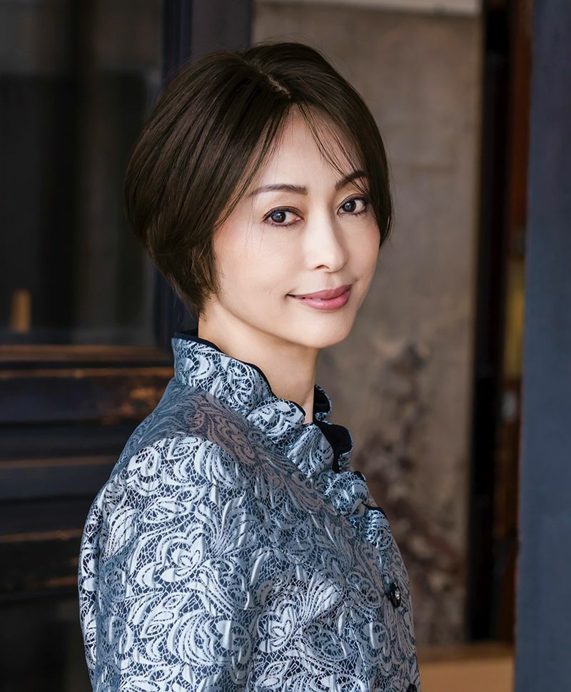 【公式サイト限定】PRISILA Limi手植えオールウィッグ(人毛ミックス)【ルナショート】品番：LA-001　着用イメージ カラー ZNC:人毛ミックスナチュラルカラー　ミセスおすすめ