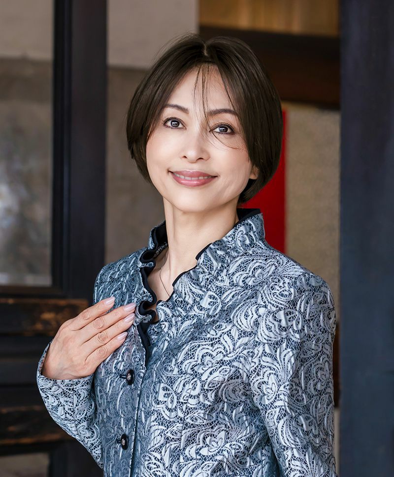 【公式サイト限定】PRISILA Limi手植えオールウィッグ(人毛ミックス)【ルナショート】品番：LA-001　着用イメージ カラー ZNC:人毛ミックスナチュラルカラー　ミセスおすすめ