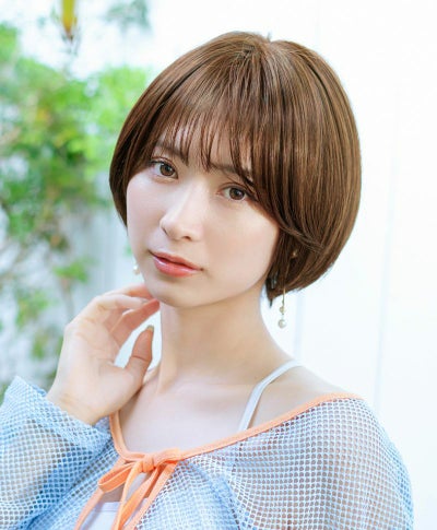 【公式サイト限定】PRISILA Limi手植えオールウィッグ(人毛ミックス)【アプリコットショート】LA-002(S・Mサイズあり) モデル着用イメージ ZMB:人毛ミックスマロンブラウン