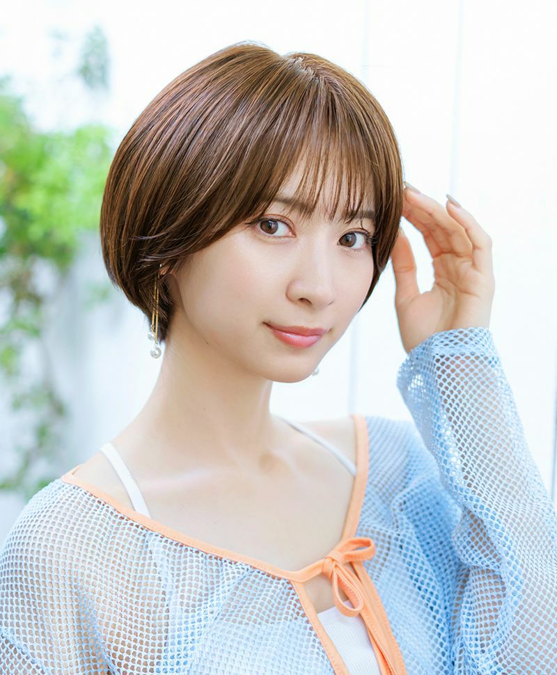 【公式サイト限定】PRISILA Limi手植えオールウィッグ(人毛ミックス)【アプリコットショート】LA-002(S・Mサイズあり) モデル着用イメージ ZMB:人毛ミックスマロンブラウン