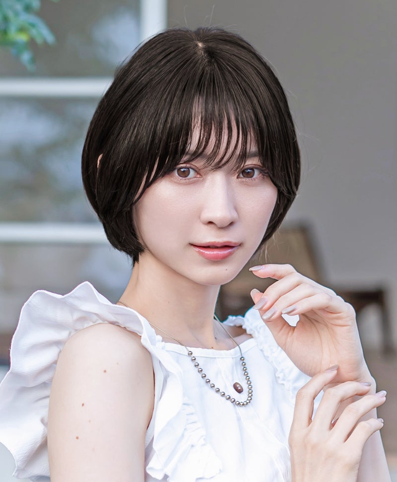 【公式サイト限定】PRISILA Limi手植えオールウィッグ(人毛ミックス)【アプリコットショート】LA-002(S・Mサイズあり) モデル着用イメージ カラーZNC:人毛ミックスナチュラルカラー
