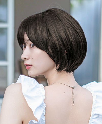 【公式サイト限定】PRISILA Limi手植えオールウィッグ(人毛ミックス)【アプリコットショート】LA-002(S・Mサイズあり) モデル着用イメージ カラーZNC:人毛ミックスナチュラルカラー