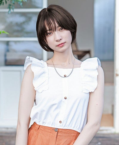 【公式サイト限定】PRISILA Limi手植えオールウィッグ(人毛ミックス)【アプリコットショート】LA-002(S・Mサイズあり) モデル着用イメージ カラーZNC:人毛ミックスナチュラルカラー