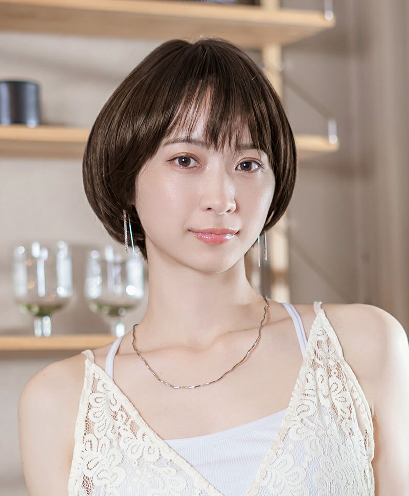 【公式サイト限定】PRISILA Limi手植えオールウィッグ(人毛ミックス)【アプリコットショート】LA-002(S・Mサイズあり) モデル着用イメージ カラーZNB:人毛ミックスナチュラルブラウン