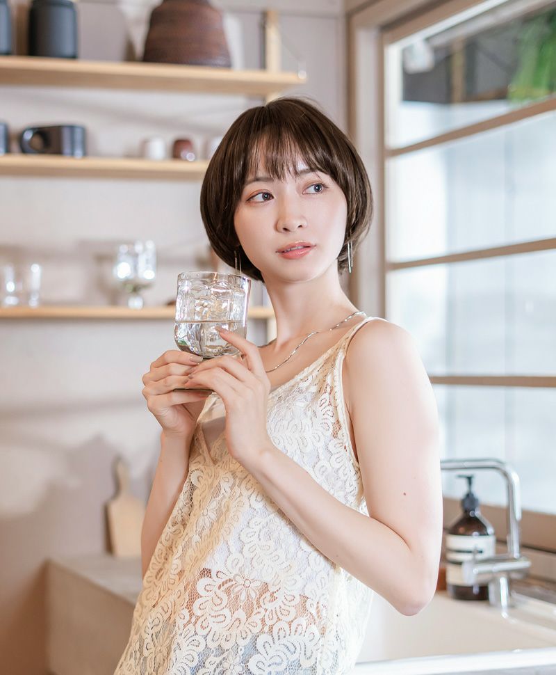 【公式サイト限定】PRISILA Limi手植えオールウィッグ(人毛ミックス)【アプリコットショート】LA-002(S・Mサイズあり) モデル着用イメージ カラーZNB:人毛ミックスナチュラルブラウン