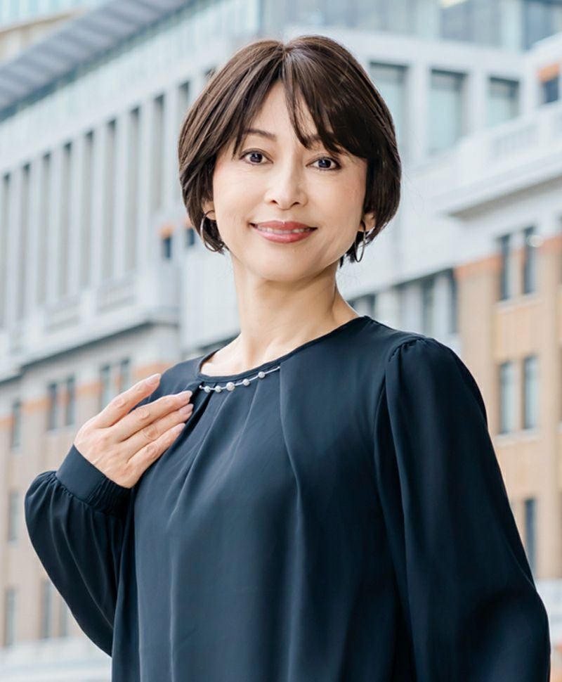 【公式サイト限定】PRISILA Limi手植えオールウィッグ(人毛ミックス)【アプリコットショート】LA-002(S・Mサイズあり) モデル着用イメージ カラーZNB:人毛ミックスナチュラルブラウン ミセスおすすめ