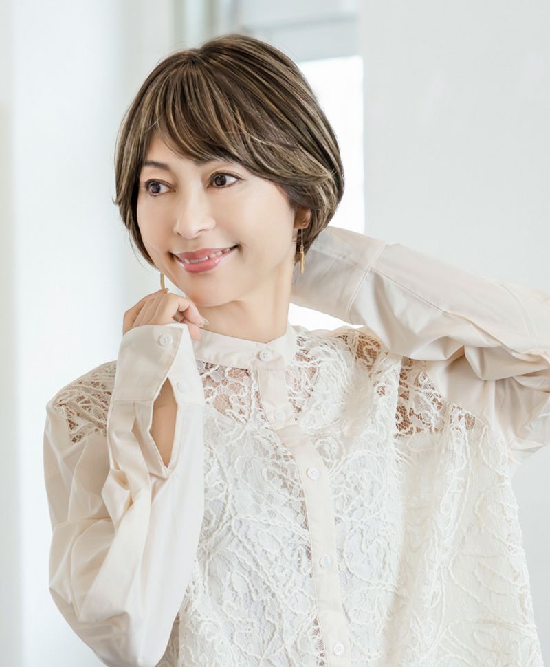 【公式サイト限定】PRISILA Limi手植えオールウィッグ(人毛ミックス)【アプリコットショート】LA-002(S・Mサイズあり) モデル着用イメージ カラーZHM:人毛ミックスハイメッシュ ミセスおすすめ