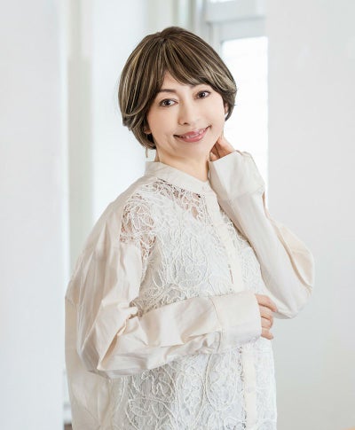 【公式サイト限定】PRISILA Limi手植えオールウィッグ(人毛ミックス)【アプリコットショート】LA-002(S・Mサイズあり) モデル着用イメージ カラーZHM:人毛ミックスハイメッシュ ミセスおすすめ