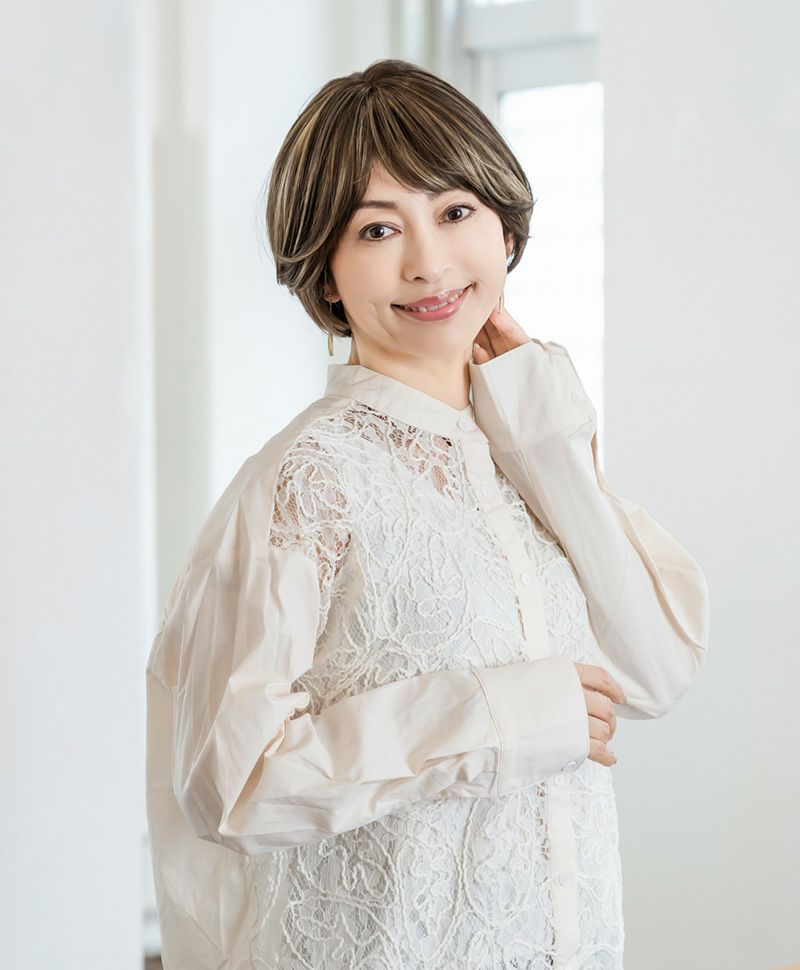 【公式サイト限定】PRISILA Limi手植えオールウィッグ(人毛ミックス)【アプリコットショート】LA-002(S・Mサイズあり) モデル着用イメージ カラーZHM:人毛ミックスハイメッシュ ミセスおすすめ