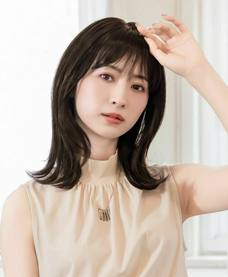 【公式サイト限定】PRISILA Limi手植えオールウィッグ(人毛ミックス)【フラネレイヤーミディ】品番/LA-004　カラー/ZNC:人毛ミックスナチュラルカラー　着用イメージ9