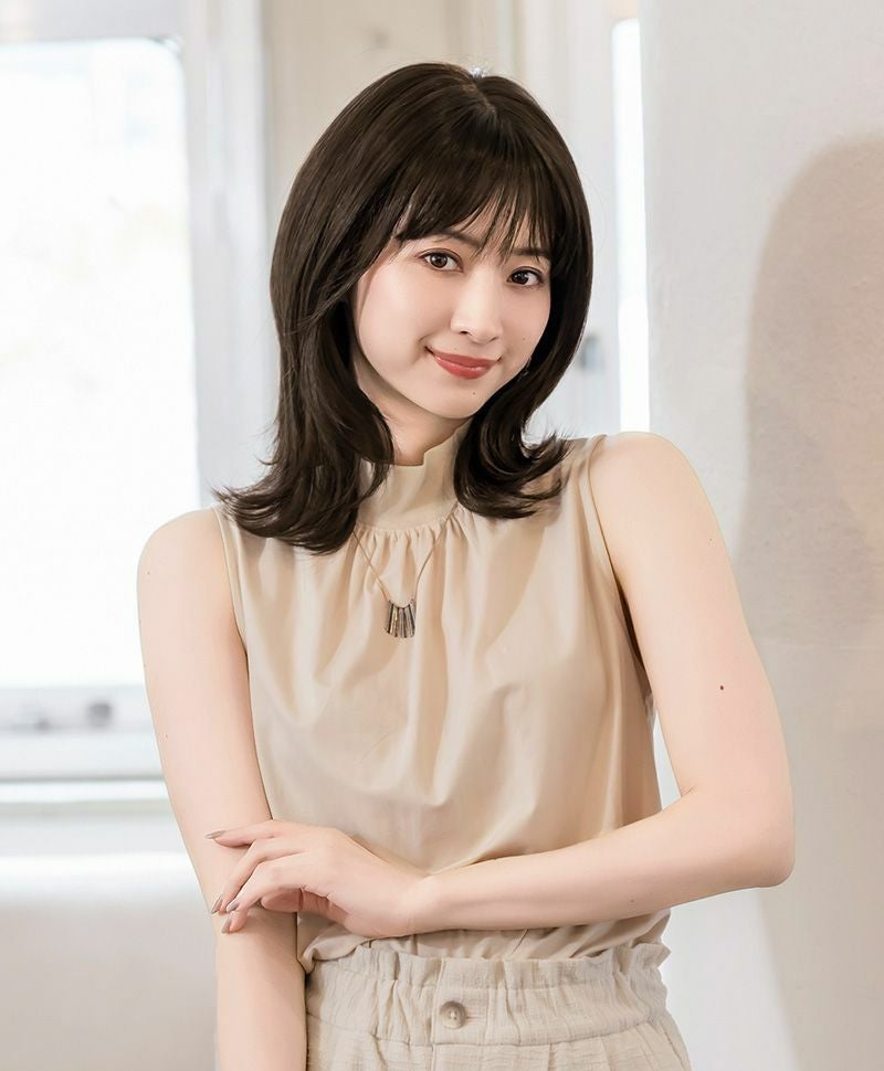 【公式サイト限定】PRISILA Limi手植えオールウィッグ(人毛ミックス)【フラネレイヤーミディ】品番/LA-004　カラー/ZNC:人毛ミックスナチュラルカラー　着用イメージ12