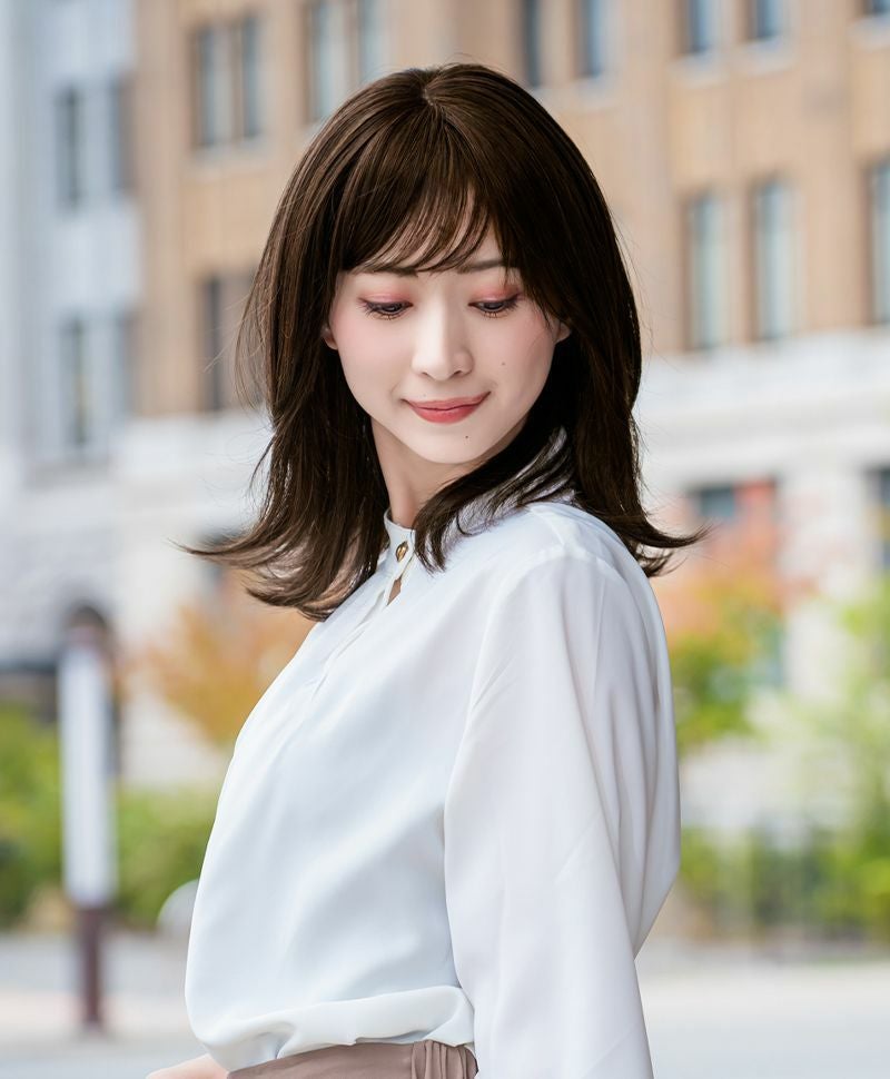 【公式サイト限定】PRISILA Limi手植えオールウィッグ(人毛ミックス)【フラネレイヤーミディ】品番/LA-004　カラー/ZNB:人毛ミックスナチュラルブラウン　着用イメージ18