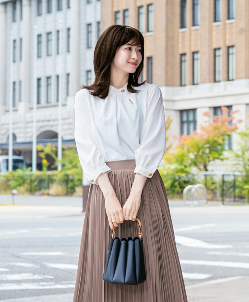 【公式サイト限定】PRISILA Limi手植えオールウィッグ(人毛ミックス)【フラネレイヤーミディ】品番/LA-004　カラー/ZNB:人毛ミックスナチュラルブラウン　着用イメージ19