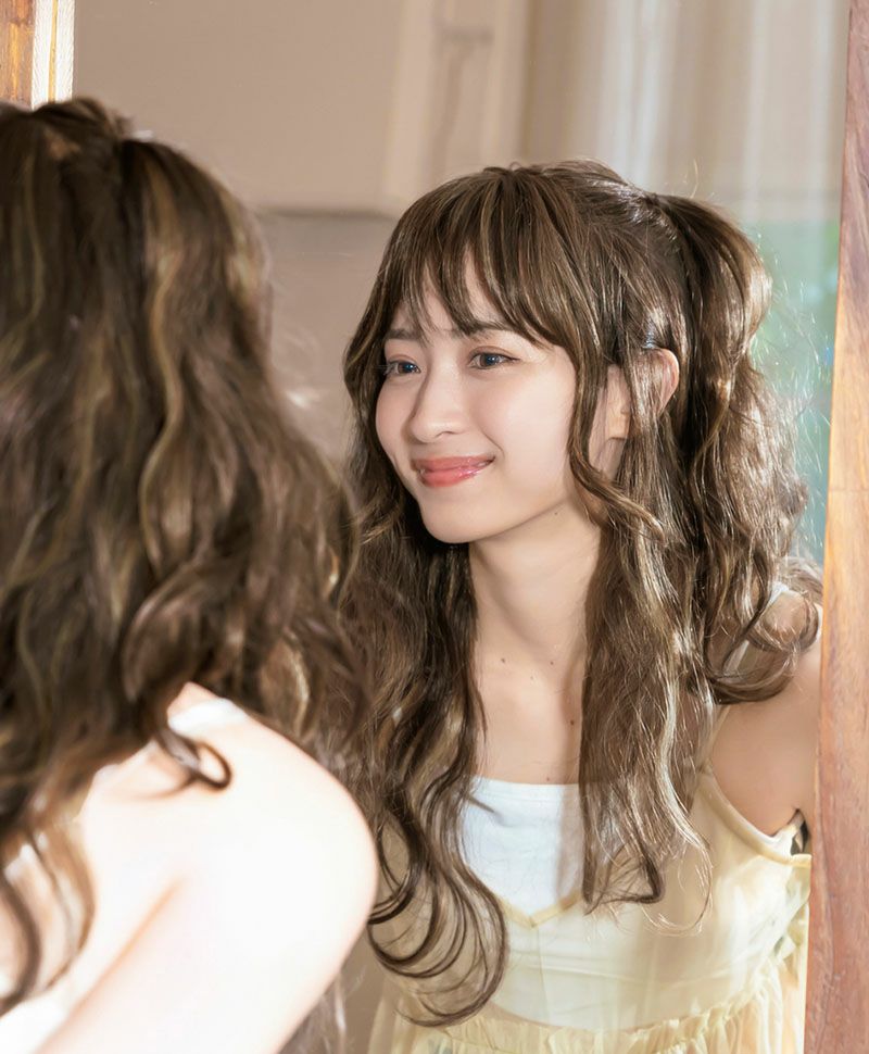 【公式サイト限定】PRISILA Limi手植えオールウィッグ(人毛ミックス)【ローザカールロング】品番/LA-005　カラー/ZHM:人毛ミックスハイメッシュ　着用イメージ4