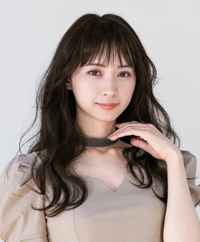【公式サイト限定】PRISILA Limi手植えオールウィッグ(人毛ミックス)【ローザカールロング】品番/LA-005　カラー/ZNC:人毛ミックスナチュラルカラー　着用イメージ9