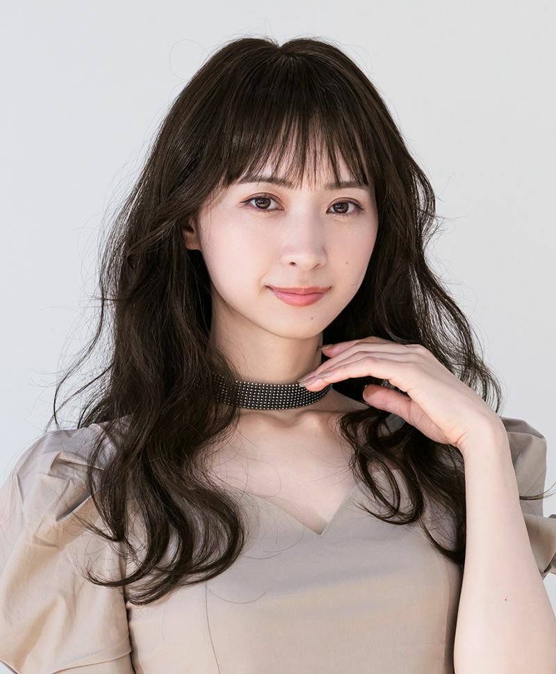 【公式サイト限定】PRISILA Limi手植えオールウィッグ(人毛ミックス)【ローザカールロング】品番/LA-005　カラー/ZNC:人毛ミックスナチュラルカラー　着用イメージ9