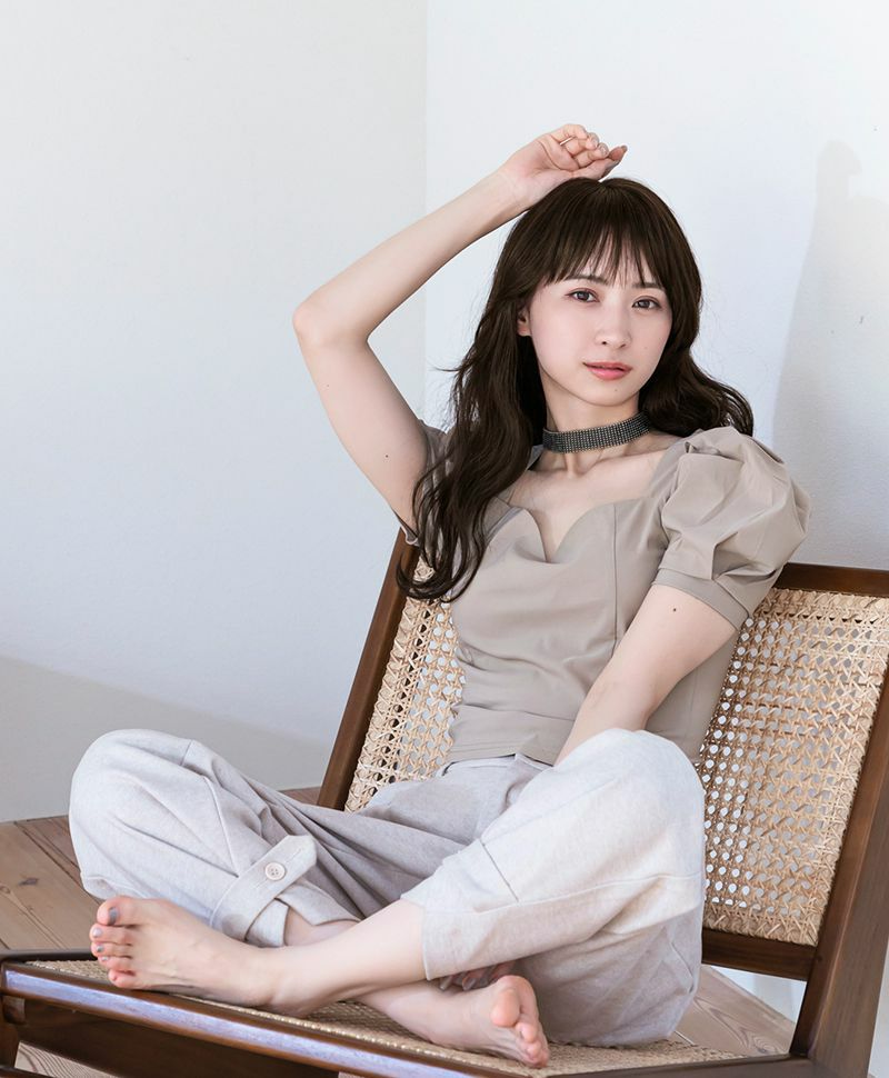 【公式サイト限定】PRISILA Limi手植えオールウィッグ(人毛ミックス)【ローザカールロング】品番/LA-005　カラー/ZNC:人毛ミックスナチュラルカラー　着用イメージ11