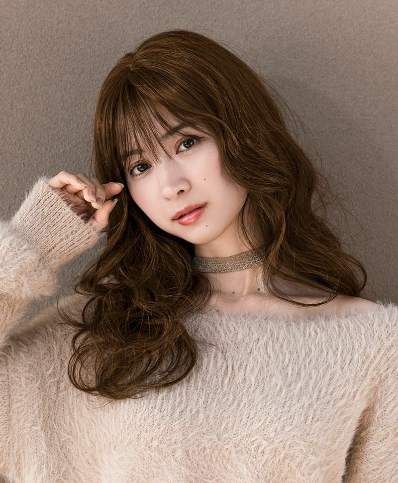 【公式サイト限定】PRISILA Limi手植えオールウィッグ(人毛ミックス)【ローザカールロング】品番/LA-005　カラー/ZMB:人毛ミックスマロンブラウン　着用イメージ13