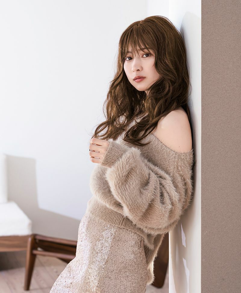 【公式サイト限定】PRISILA Limi手植えオールウィッグ(人毛ミックス)【ローザカールロング】品番/LA-005　カラー/ZMB:人毛ミックスマロンブラウン　着用イメージ16