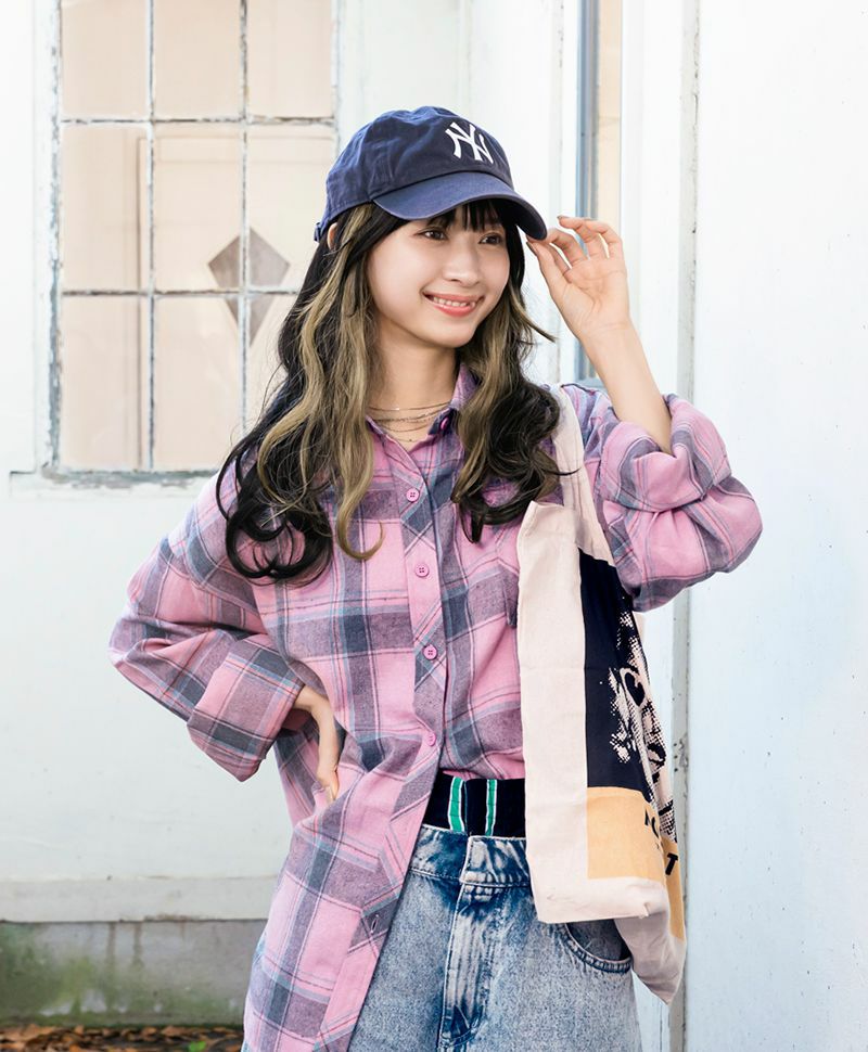 【公式サイト限定】PRISILA Limi手植えオールウィッグ(人毛ミックス)【ローザカールロング】品番/LA-005　カラー/ZIGD:人毛ミックスインナーゴールド　着用イメージ17