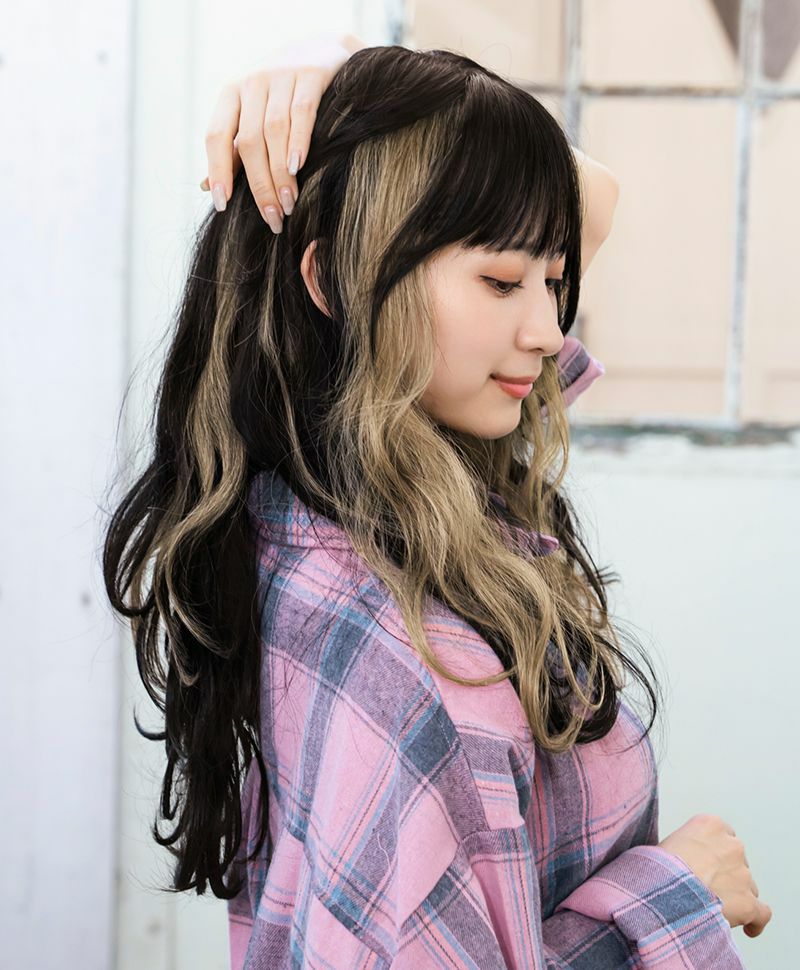 【公式サイト限定】PRISILA Limi手植えオールウィッグ(人毛ミックス)【ローザカールロング】品番/LA-005　カラー/ZIGD:人毛ミックスインナーゴールド　着用イメージ20